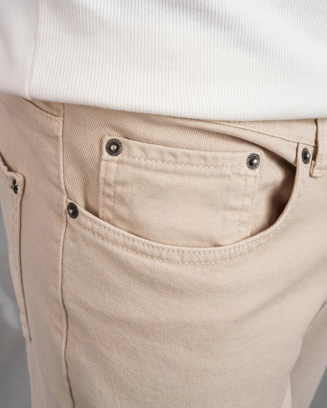 Pantaloni cu Croială Dreaptă, cu țesătură Elastică Pentru o Potrivire Confortabilă și Elegantă