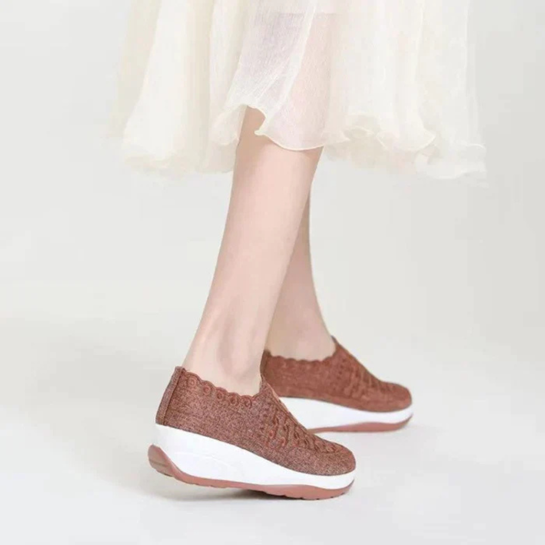 Adidași eleganți brodați, cu talpă elastică
