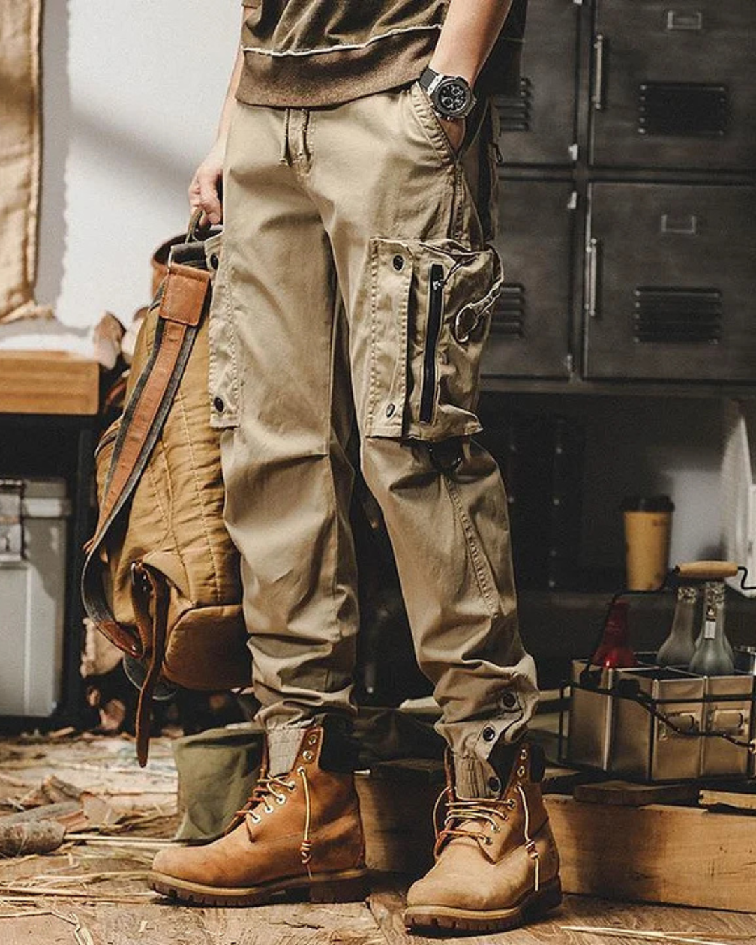 Pantaloni cargo con tasche multiple da uomo