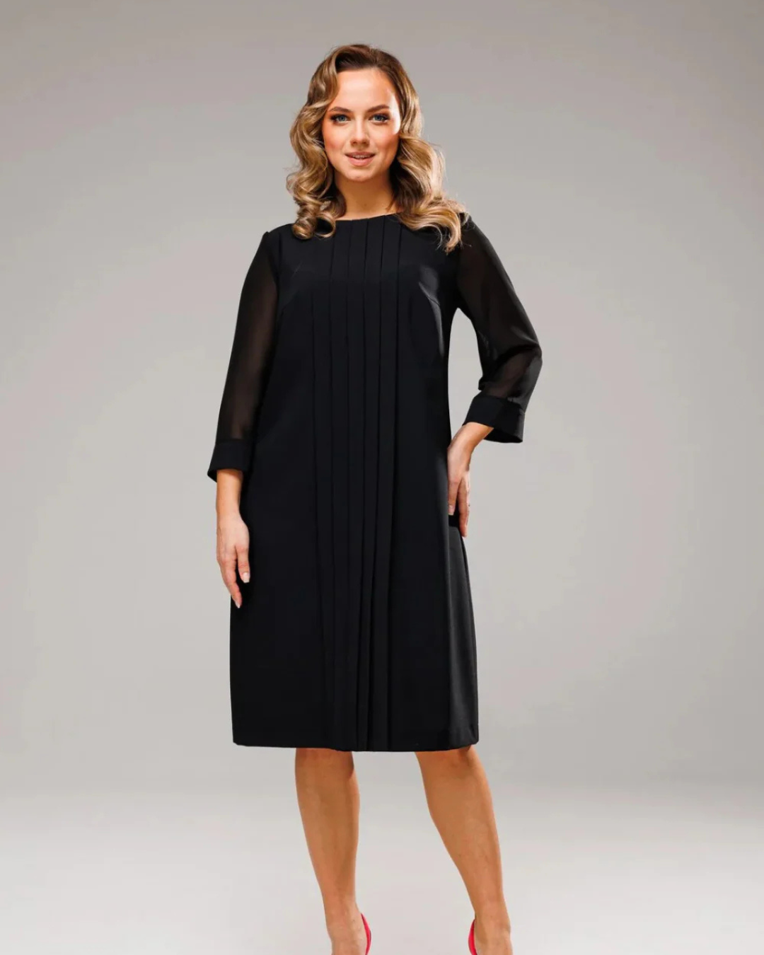 Rochie dreaptă cu pliuri și mâneci 3/4