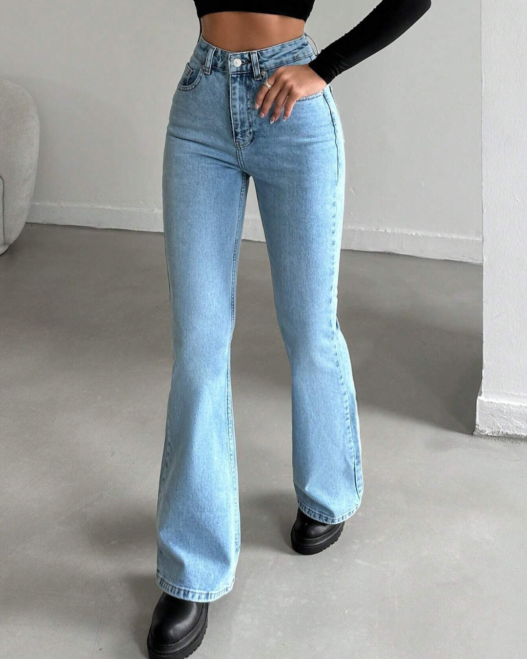 Pantalonii Clear High Cut Bell Style