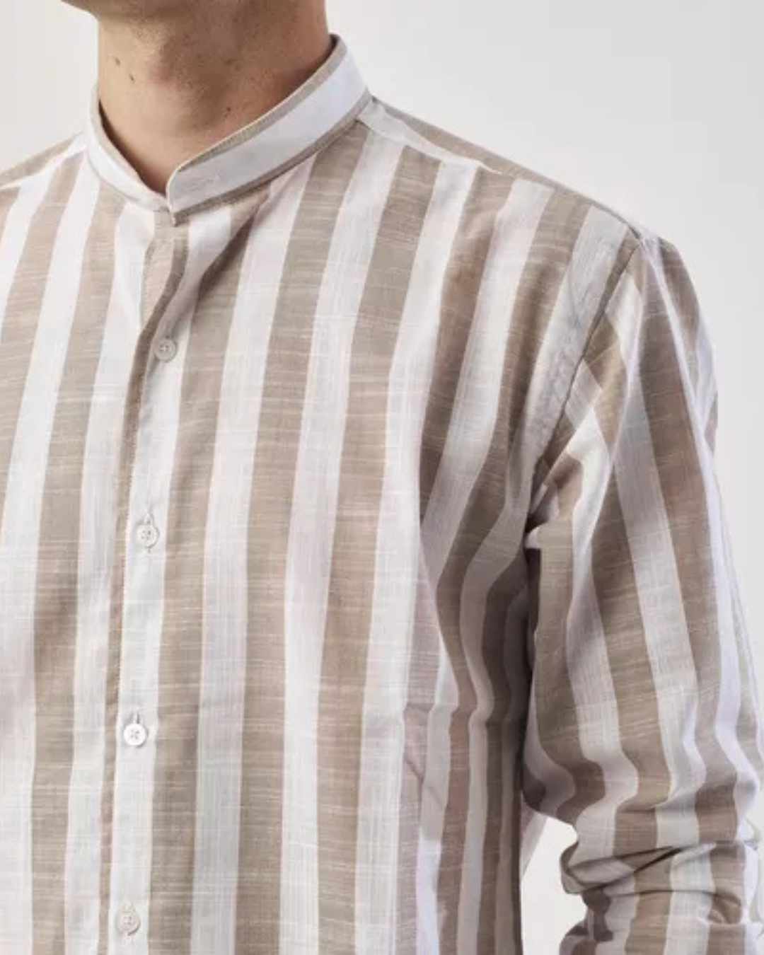 Cămașă Casual cu Dungi Pentru un Stil Bărbătesc Unic și Sofisticat