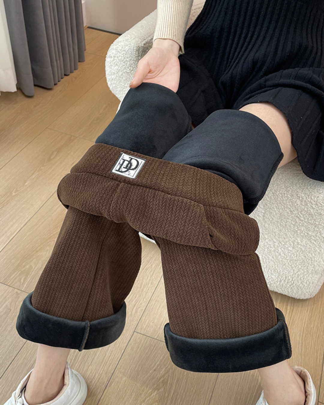 Pantaloni în dungi cu picior lat și căptușeală din fleece