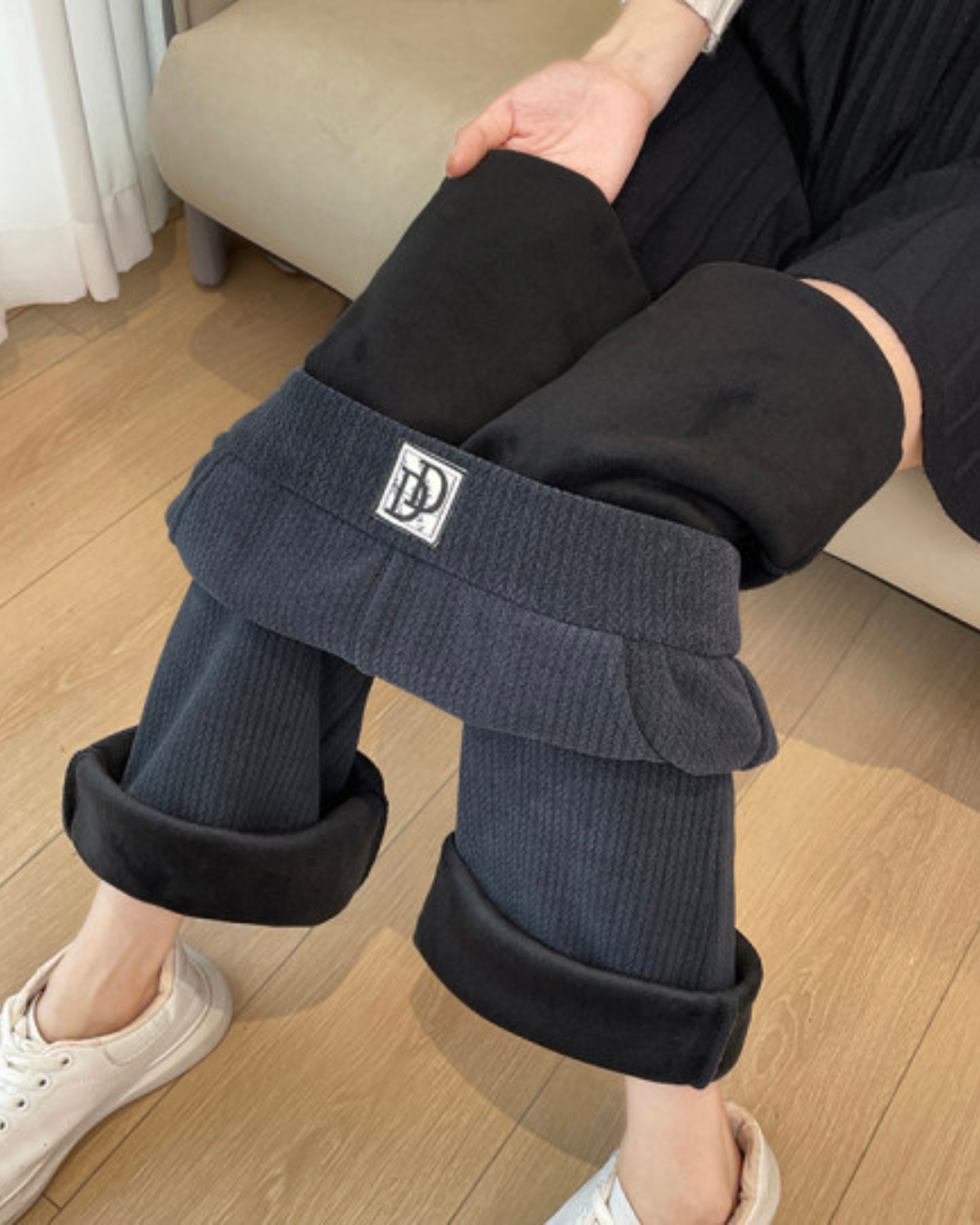 Pantaloni în dungi cu picior lat și căptușeală din fleece